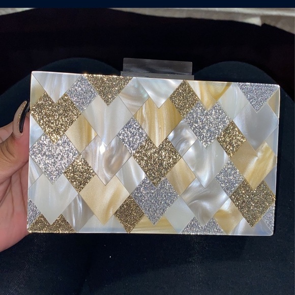 Sondra Robert’s clutch